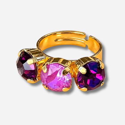 Bague Trio Mûre Crézus dorée et réglable avec trois cristaux Swarovski ronds violet prune profond, rose orchidée et violet améthyste, sertis à griffes – Divinity Sète