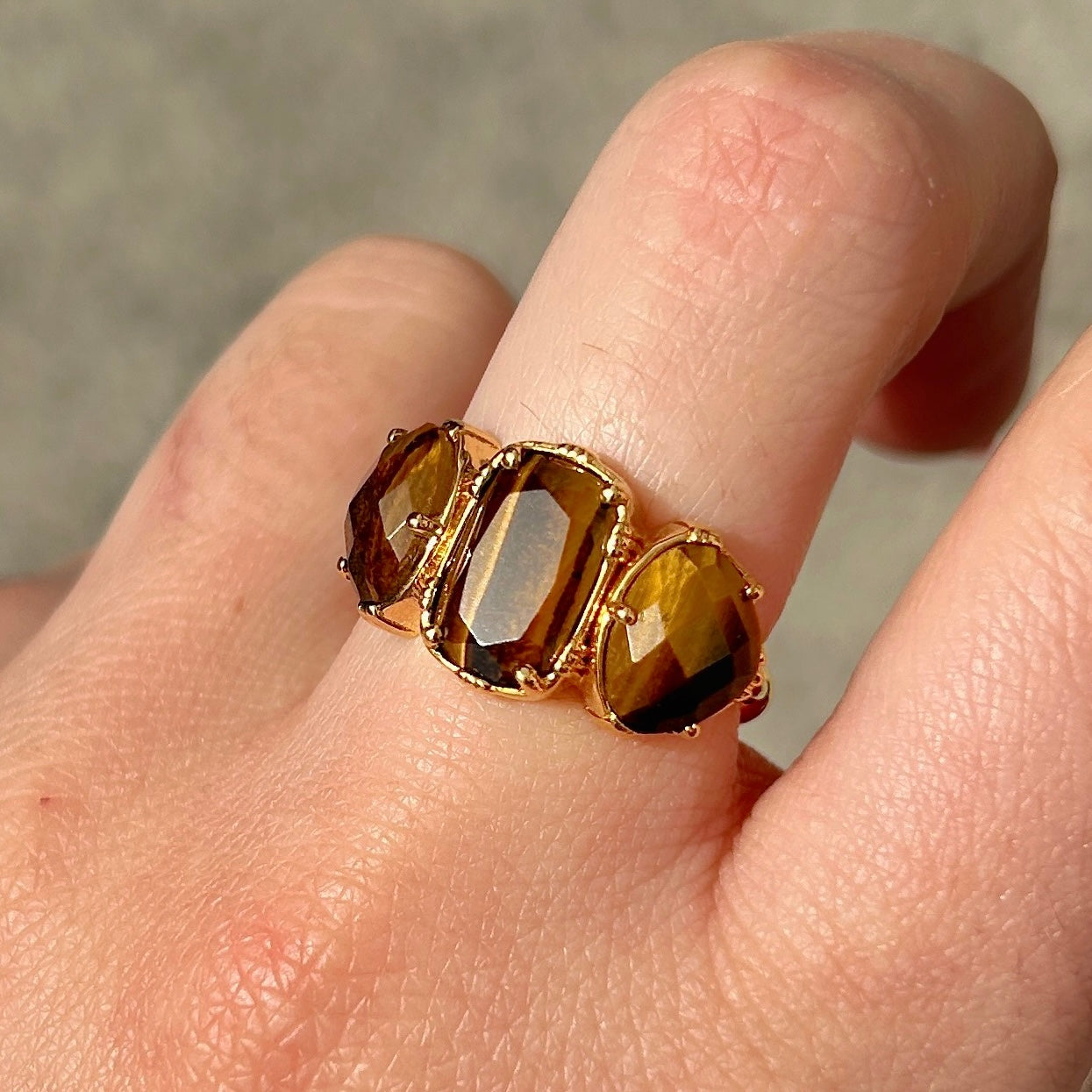 Bague trois pierres oeil de tigre reflets dorés Au Fil de Lo