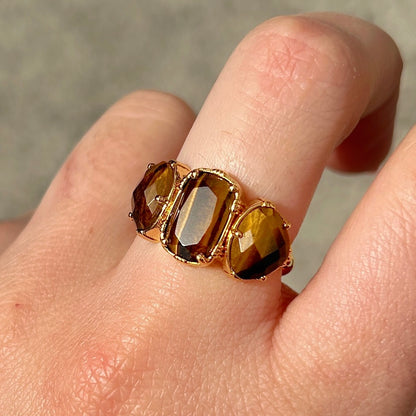 Bague trois pierres oeil de tigre reflets dorés Au Fil de Lo