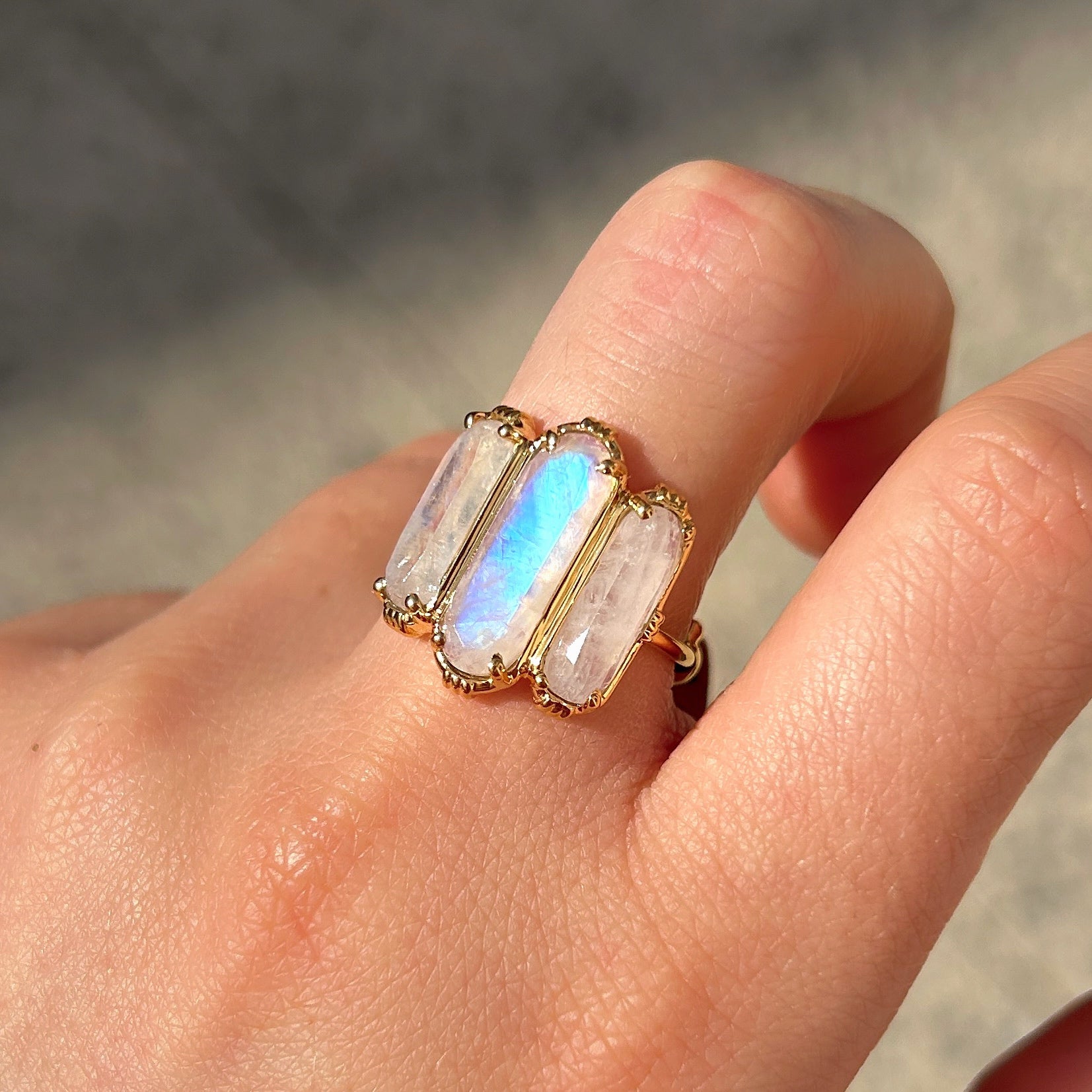 bague-troisbarres-labradoriteblanche-aufildelo-divinity-sete