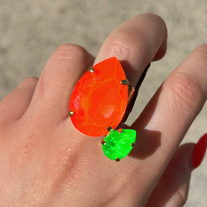 Bague Venusea Fluo portée main Divinity Sète