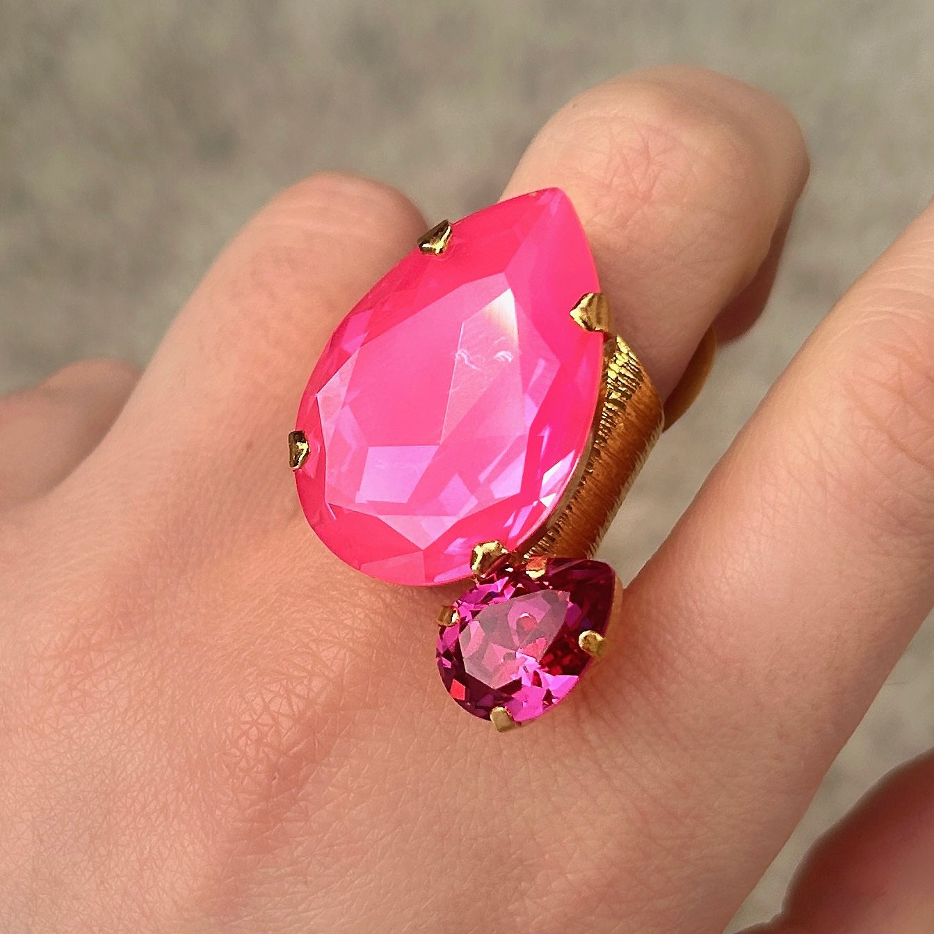 Bague pierre framboise Crézus dorée