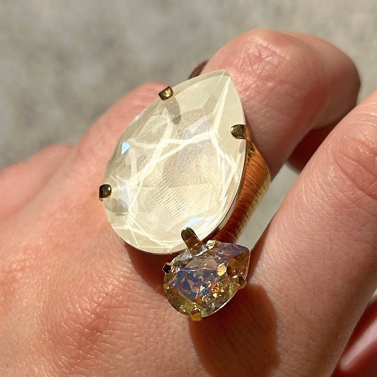 Bague Venusea Nude Crézus pierre blanche opaline