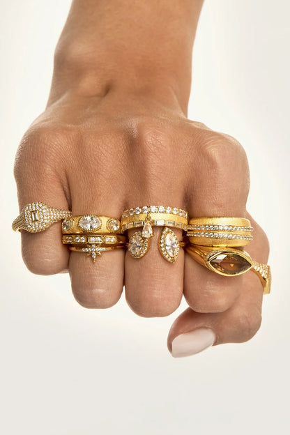 Bague Wave Cuff Gold MYA BAY dorée avec deux lignes de strass blancs