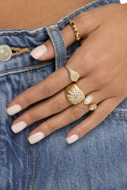 Bague Yamato Gold MYA BAY ajustable avec deux pierres blanches et strass