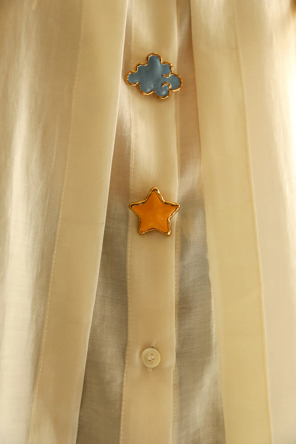Bijou de bouton etoile jaune Annee dore cache bouton chemise