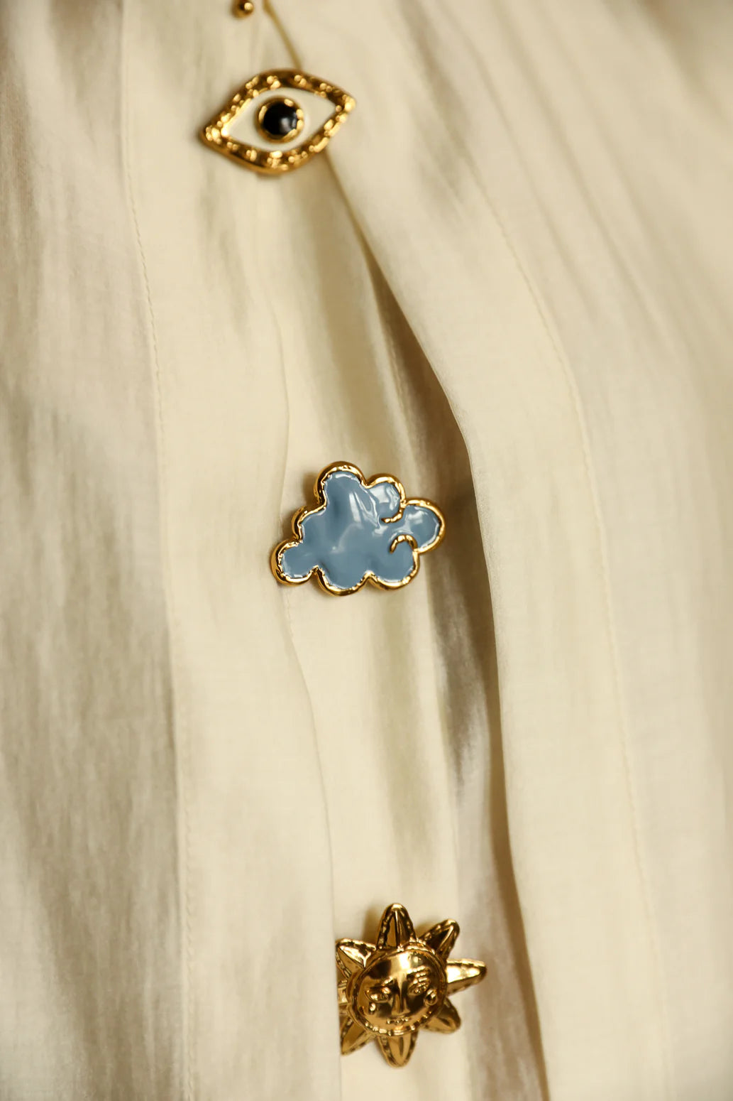 Bijou de bouton nuage bleu Annee dore cache bouton chemise