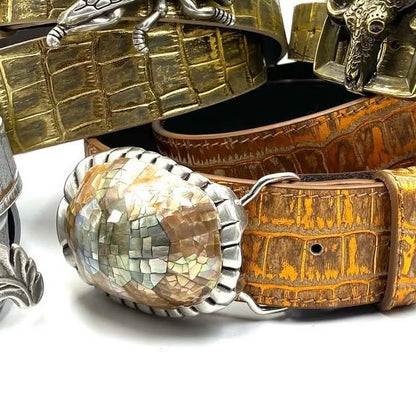 Détail de la boucle de ceinture Yolète Luxe 547 carapace nacre