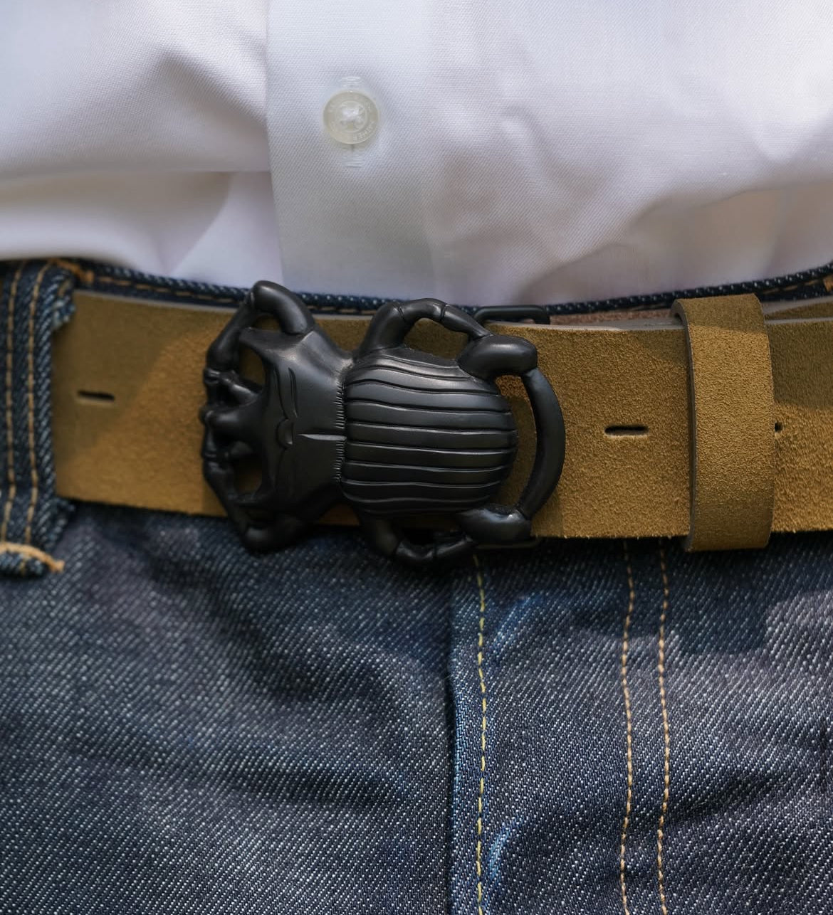 Détail de la boucle de ceinture Yolète N162 scarabée noir