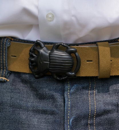 Détail de la boucle de ceinture Yolète N162 scarabée noir