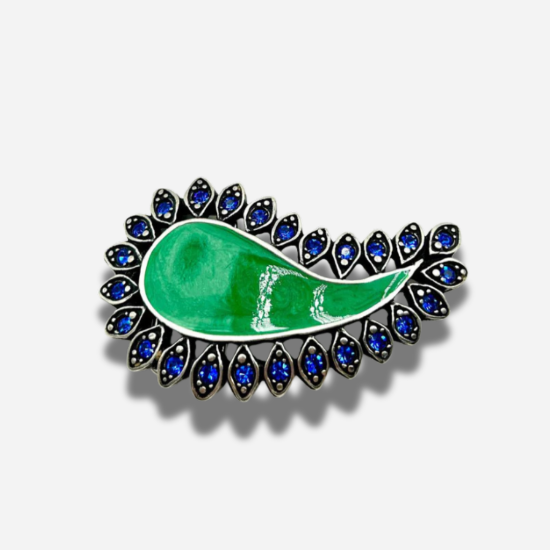 Boucle de ceinture interchangeable Yolète N221 vert émeraude portée sur ceinture femme