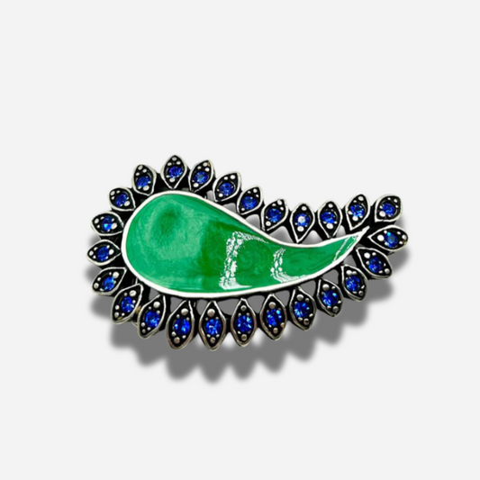 Boucle de ceinture interchangeable Yolète N221 vert émeraude portée sur ceinture femme