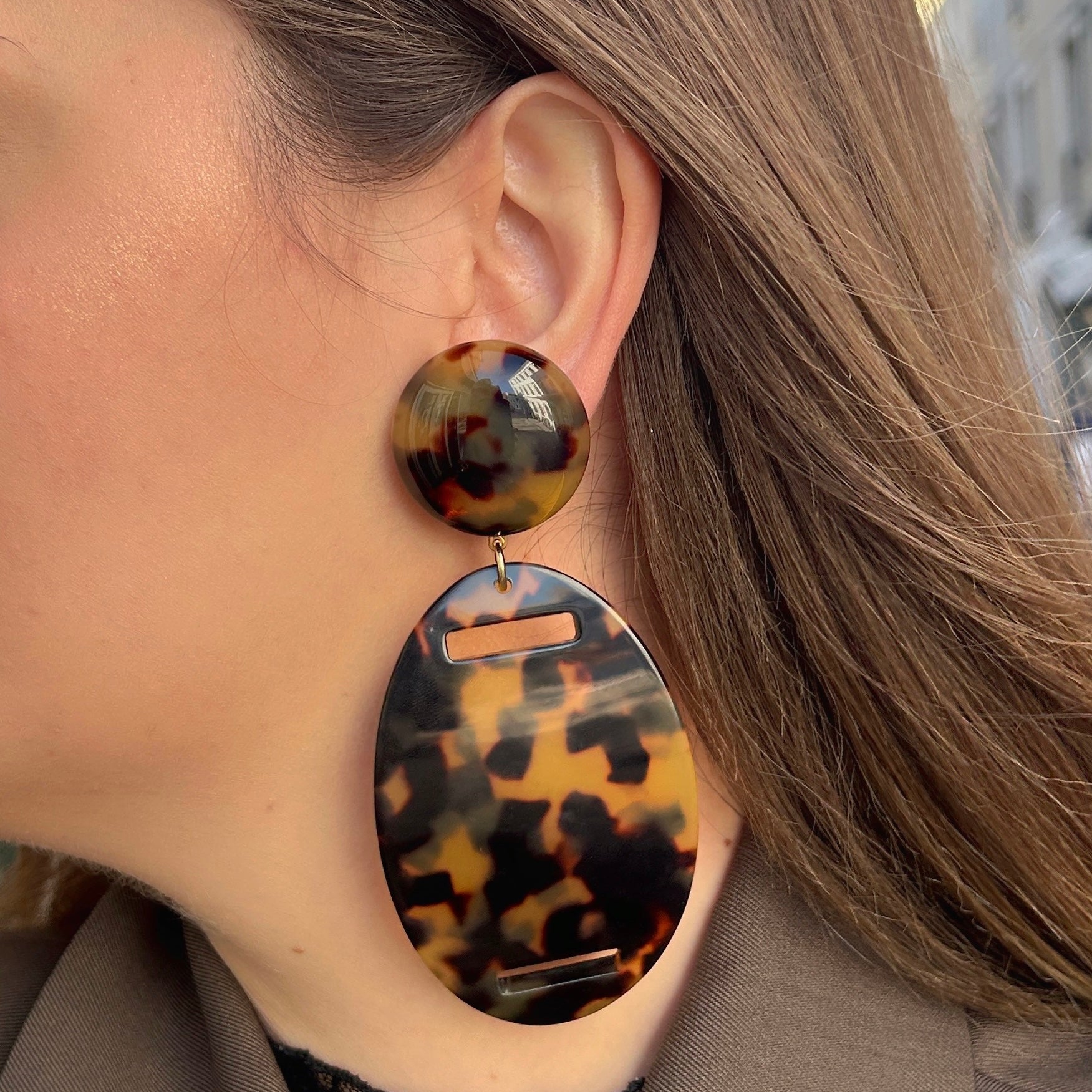 boucle-doreilles-editionlimitee-ecaille-francine-bramli-divinity-sete