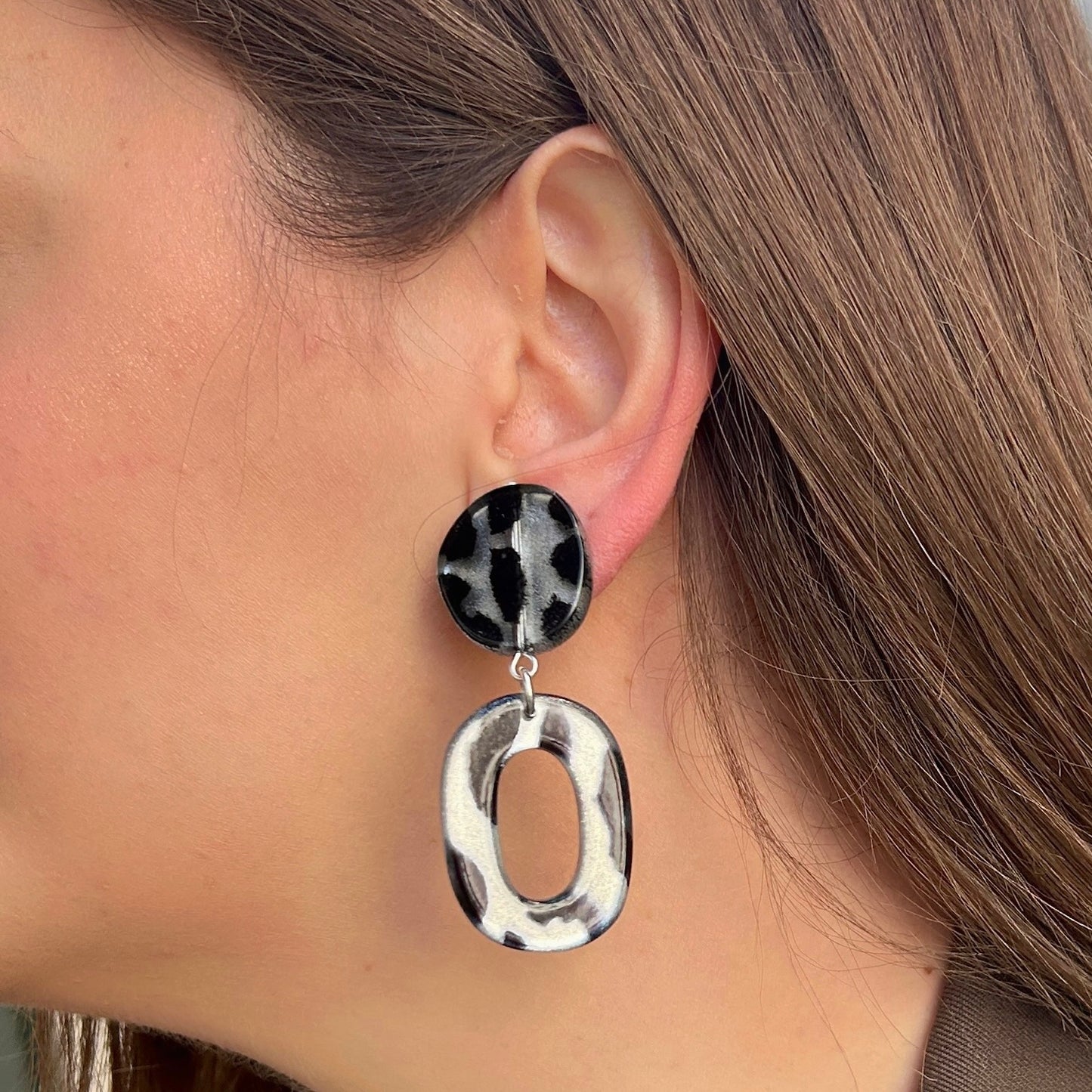 boucle-doreilles-editionlimitee-leopardgrisxs-francine-bramli-divinity-sete