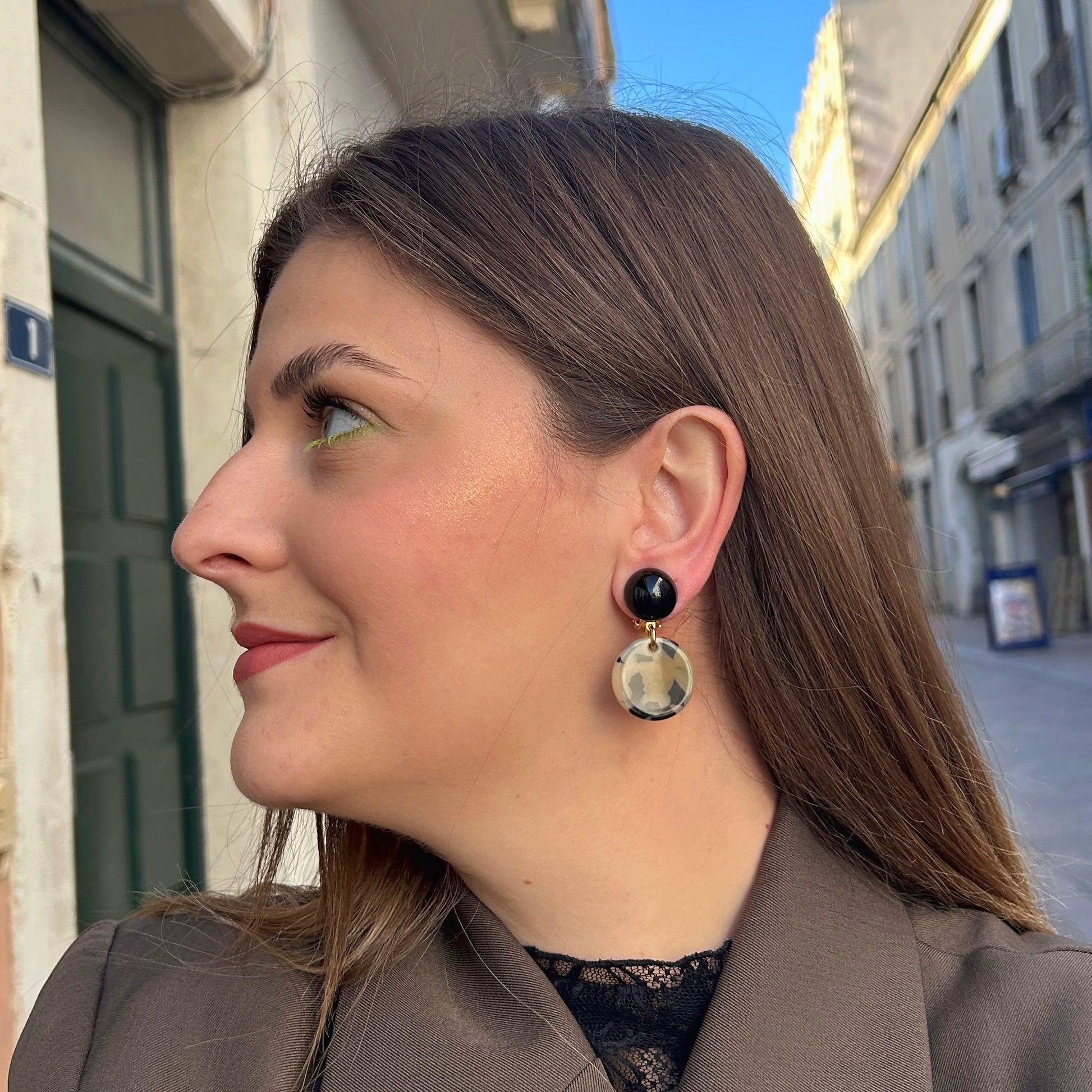 boucle-doreilles-petitrond-ecailledetortue-francine-bramli-divinity-sete