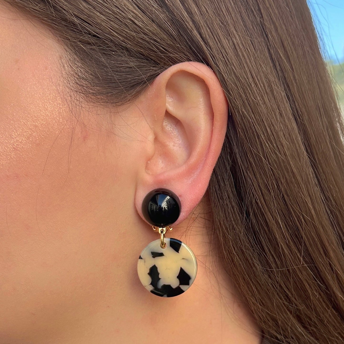 boucle-doreilles-petitrond-ecailledetortue-francine-bramli-divinity-sete