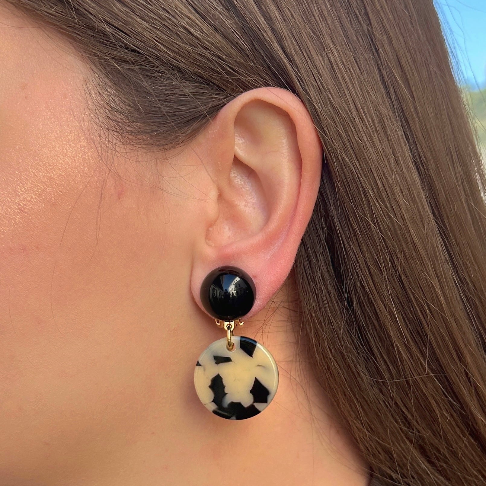 boucle-doreilles-petitrond-ecailledetortue-francine-bramli-divinity-sete