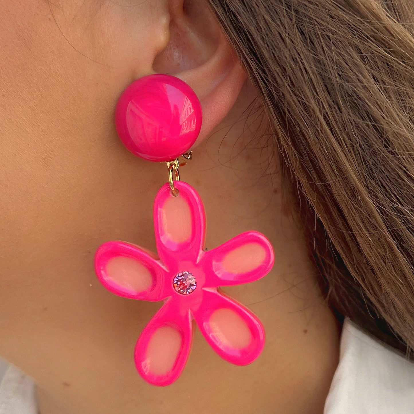 Boucles fleur rose fuchsia Francine Bramli Paris