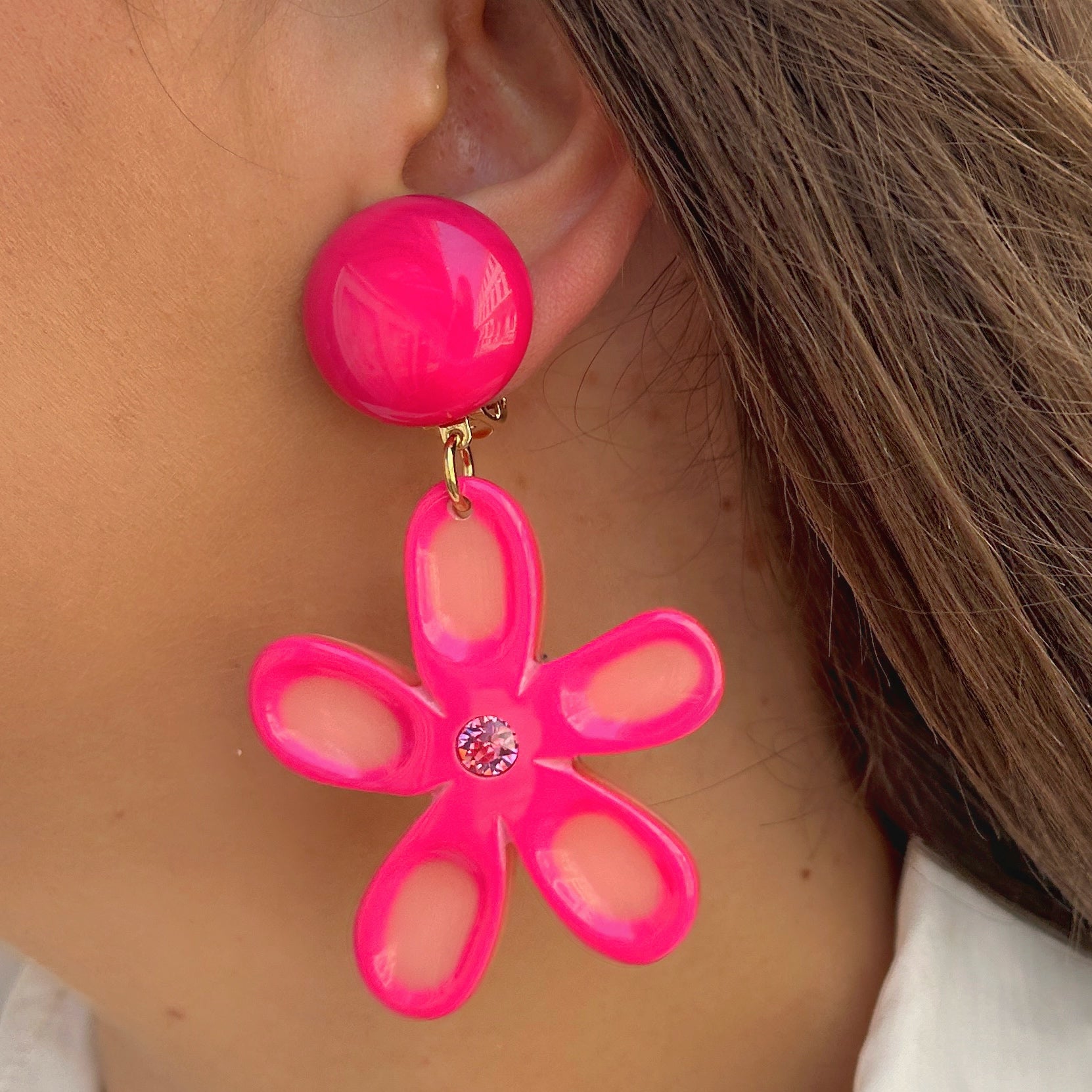 Boucles fleur rose fuchsia Francine Bramli Paris