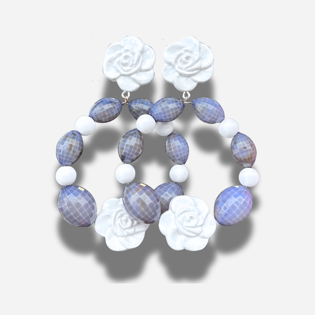 Boucles Bastille fleurs blanches Francine Bramli Paris perles bleues