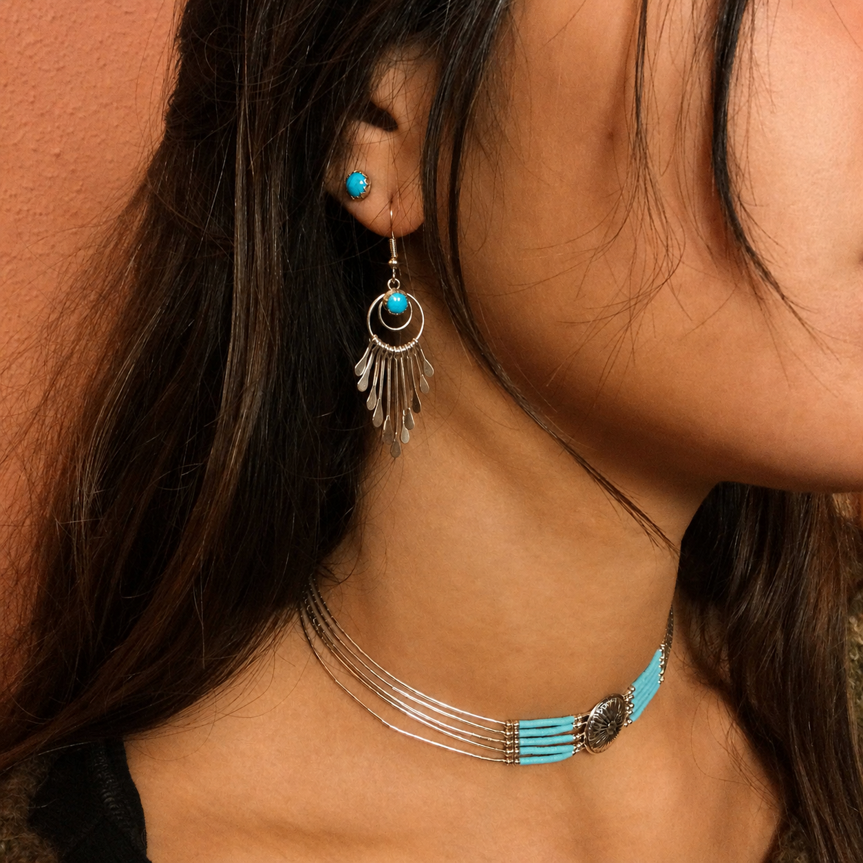 Boucles d’oreilles Harpo BOW24 en argent avec pampilles mobiles et perles turquoise inspirées du style western et bohème.