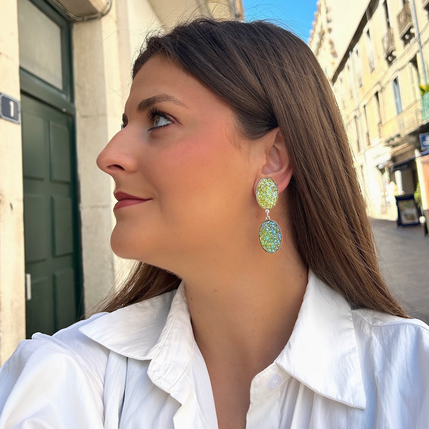 Boucles pailletées irisées vertes Francine Bramli Paris