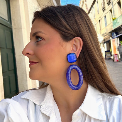 Boucles Céleste Bleu Francine Bramli Paris bleues scintillantes portées