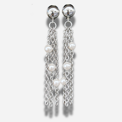 Boucles chaînes argent et perles Francine Bramli Paris avec pampilles argentées et perles nacrées chez Divinity Sète