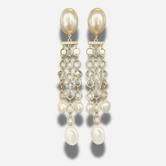 Boucles chaînes dorées et perles Francine Bramli Paris avec cristaux transparents et pampilles nacrées chez Divinity Sète