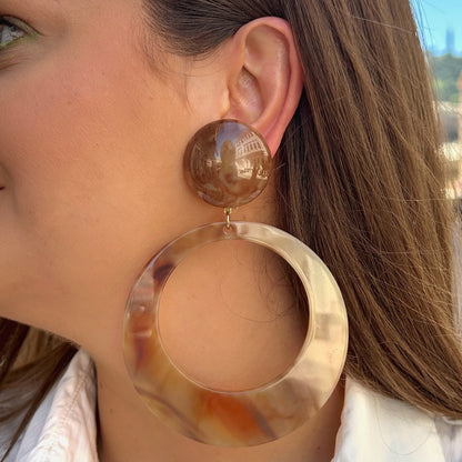 Boucles Cloé XL Francine Bramli Paris beige marbré portées