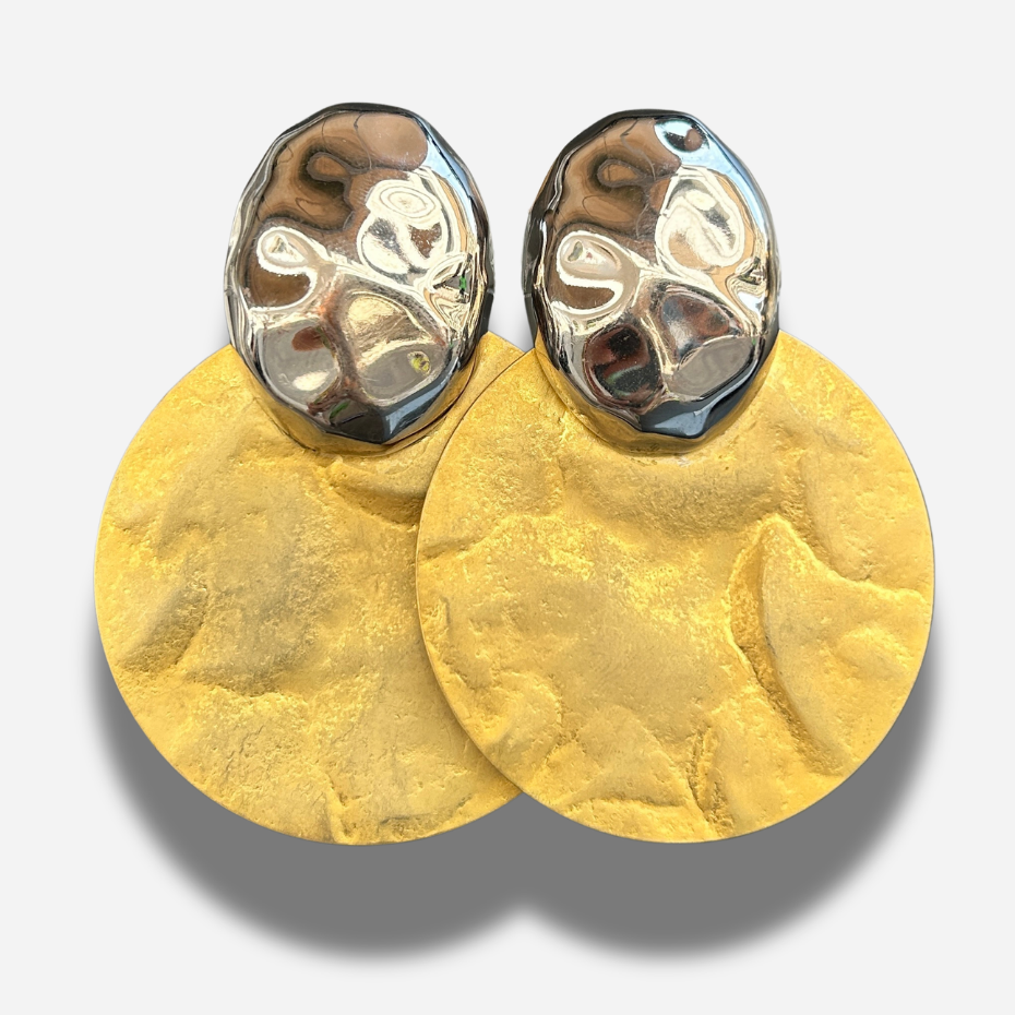 Boucles Cosmo dorées Francine Bramli Paris avec cabochon argenté organique et grand disque doré martelé