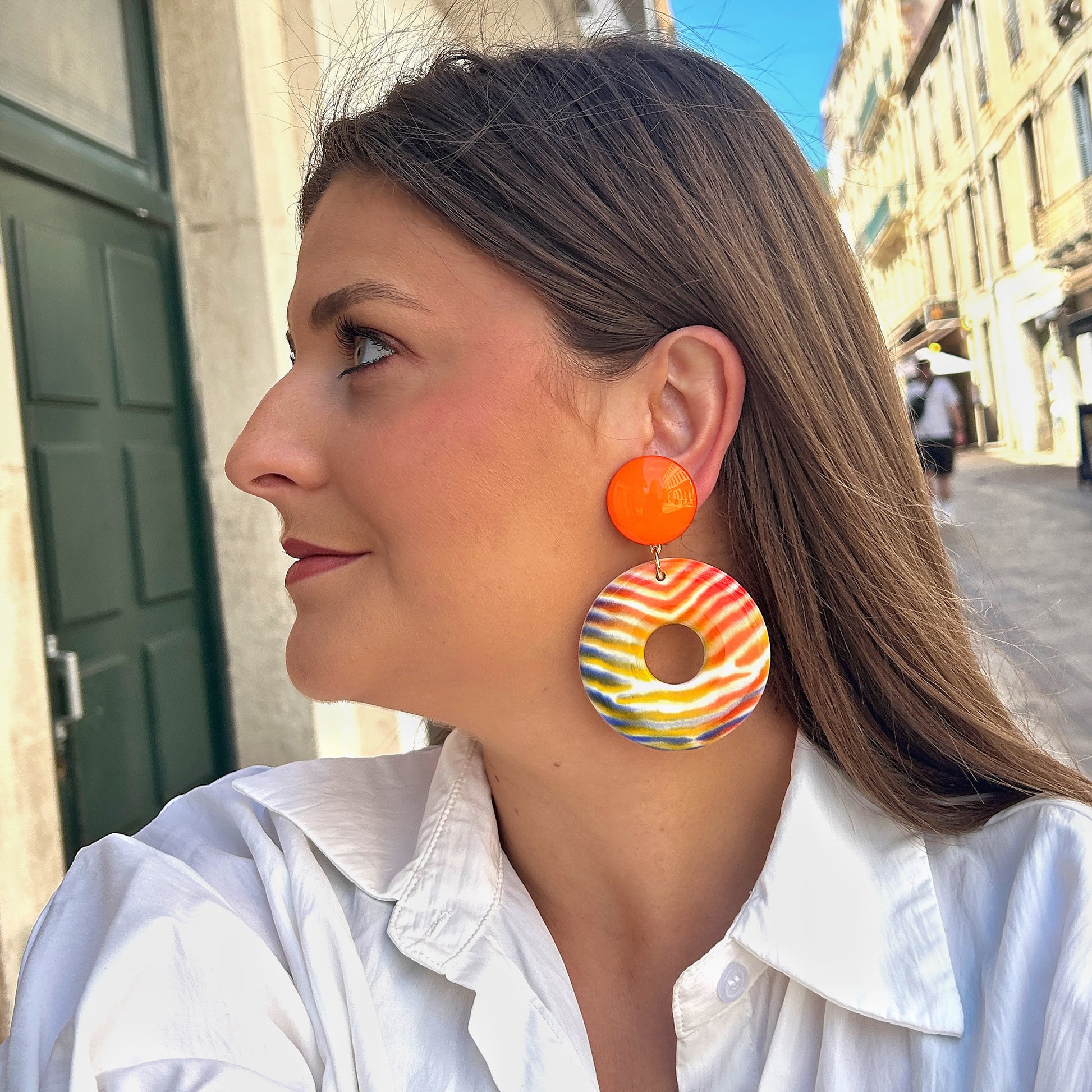 Boucles donuts multicolore orange Francine Bramli Paris résine graphique