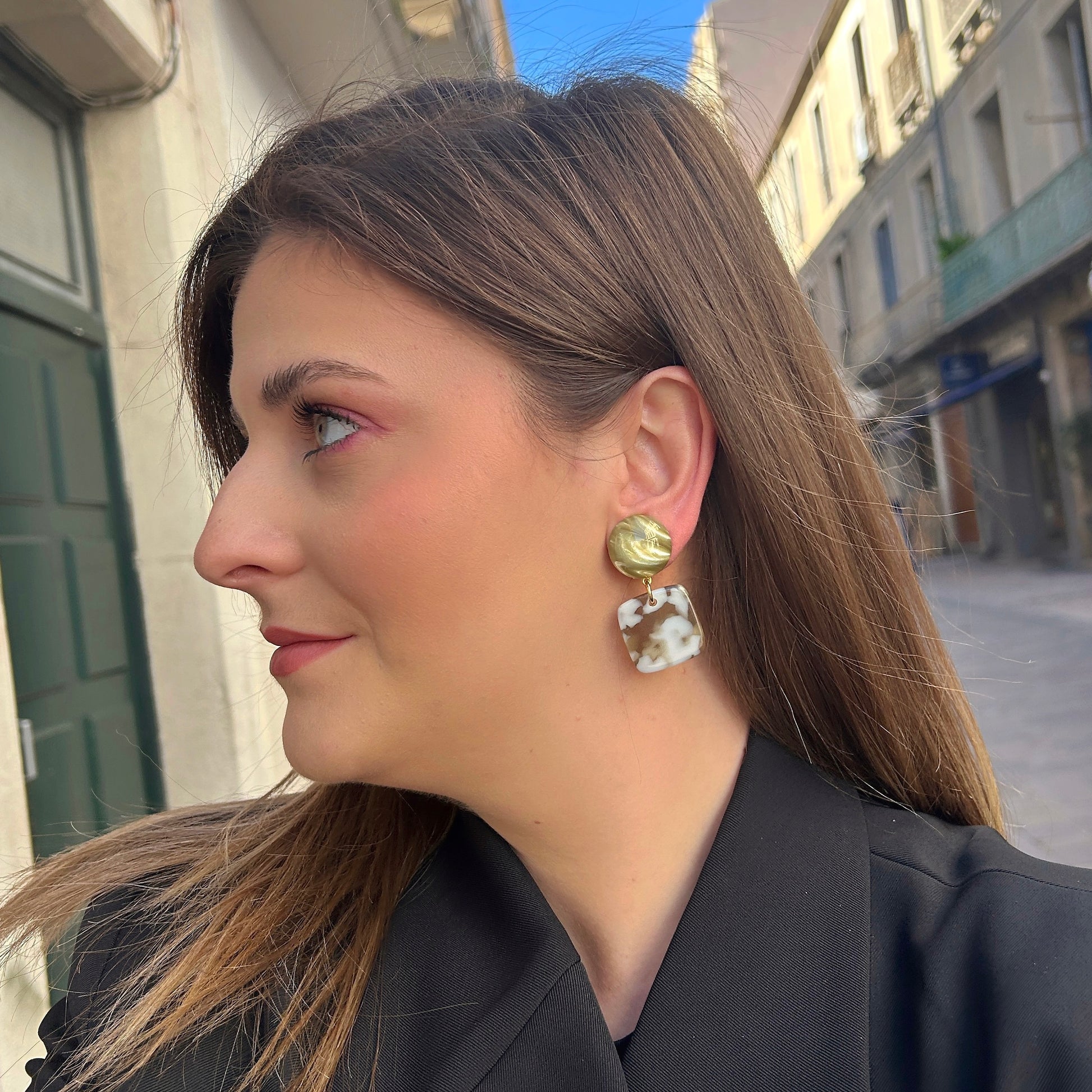 boucles-doreilles-albertine-kaki-francine-bramli-divinity-sete