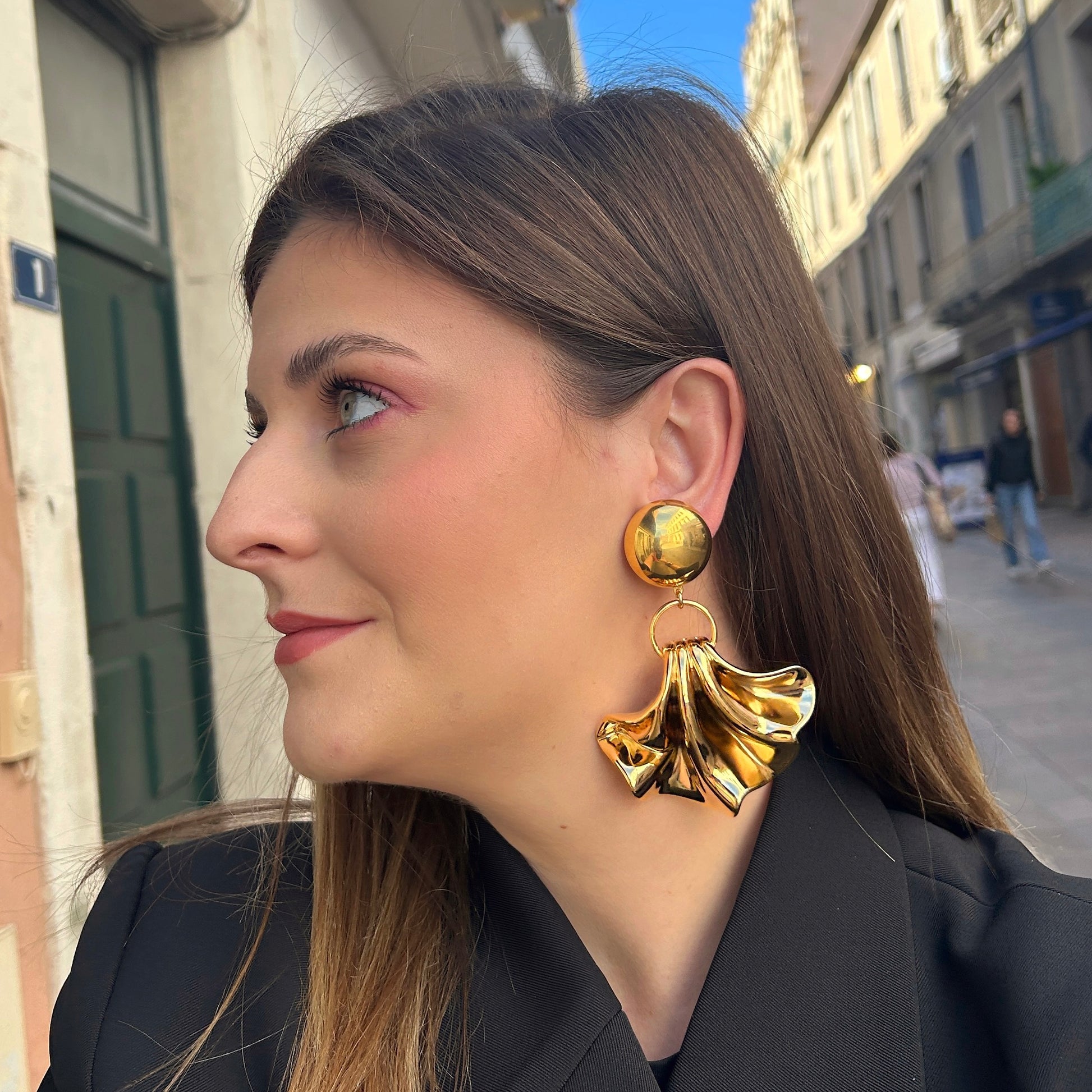 boucles-doreilles-amelia-metal-dore-francine-bramli-divinity-sete