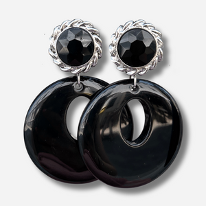 Boucles d’oreilles Arnica Noir Francine Bramli Paris avec cristal noir facetté et anneau en résine noire