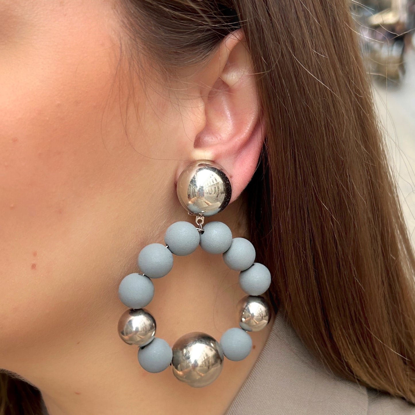 boucles-doreilles-bastille-gris-francine-bramli-divinity-sete