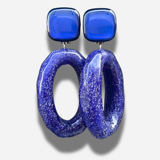 Boucles Céleste Bleu Francine Bramli Paris bleues scintillantes portées