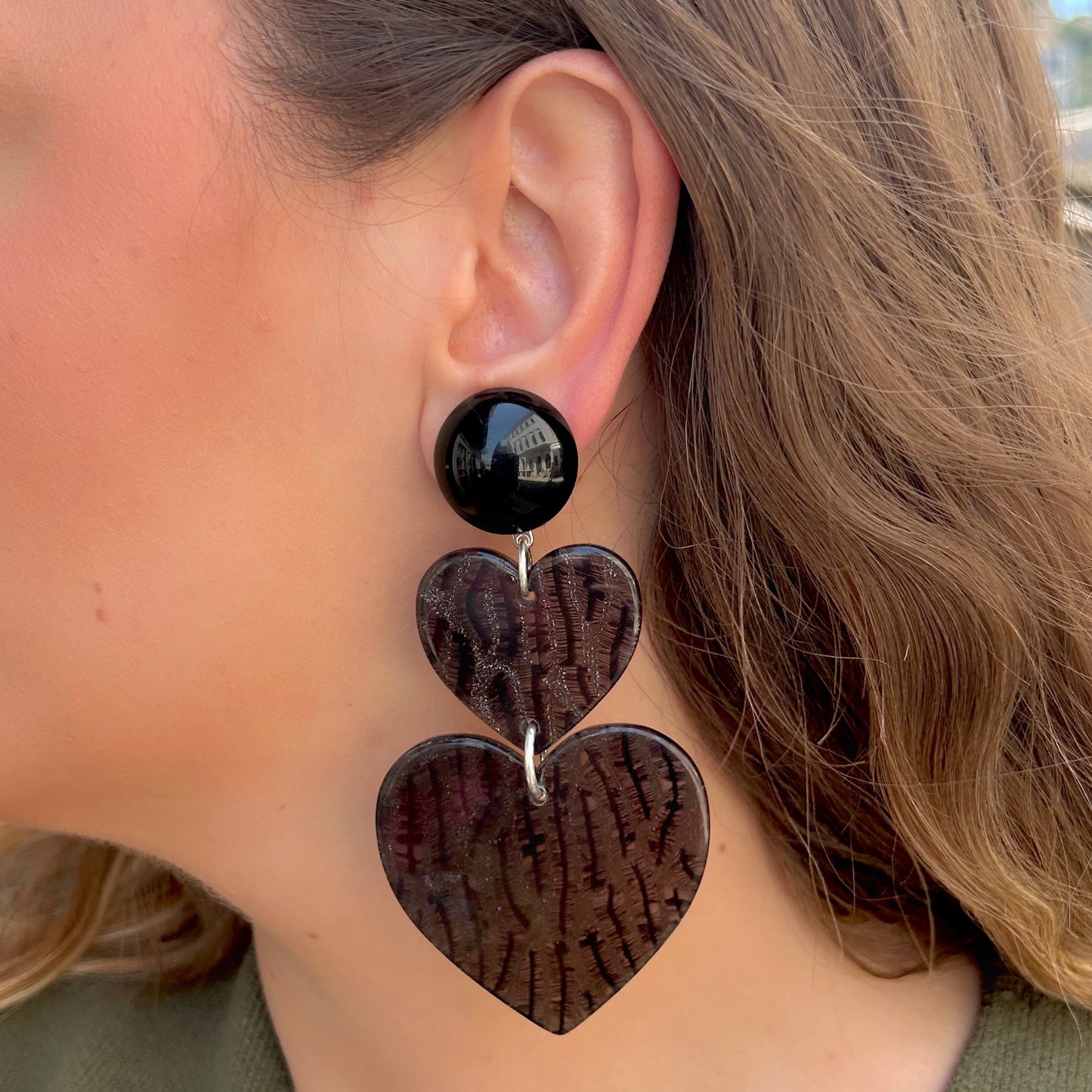 boucles-doreilles-coeurnoir-frncine-bramli-divinity-sete