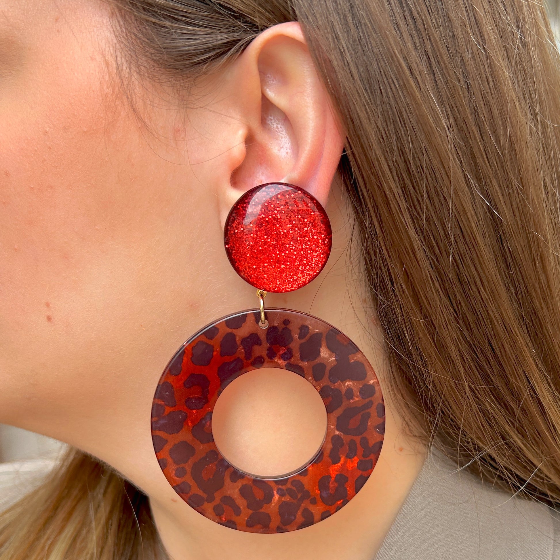 boucles-doreilles-edition-limite-leopard-rouge-francine-bramli-divinity-sete