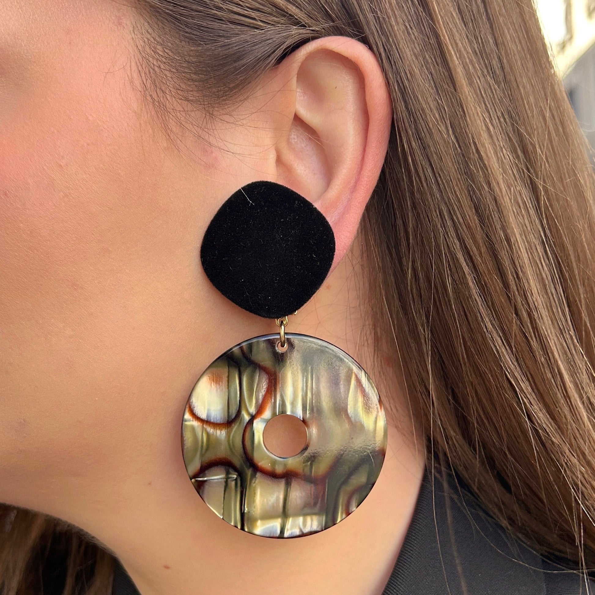 boucles-doreilles-edition-limitee-onyx-velour-francine-bramli-divinity-sete