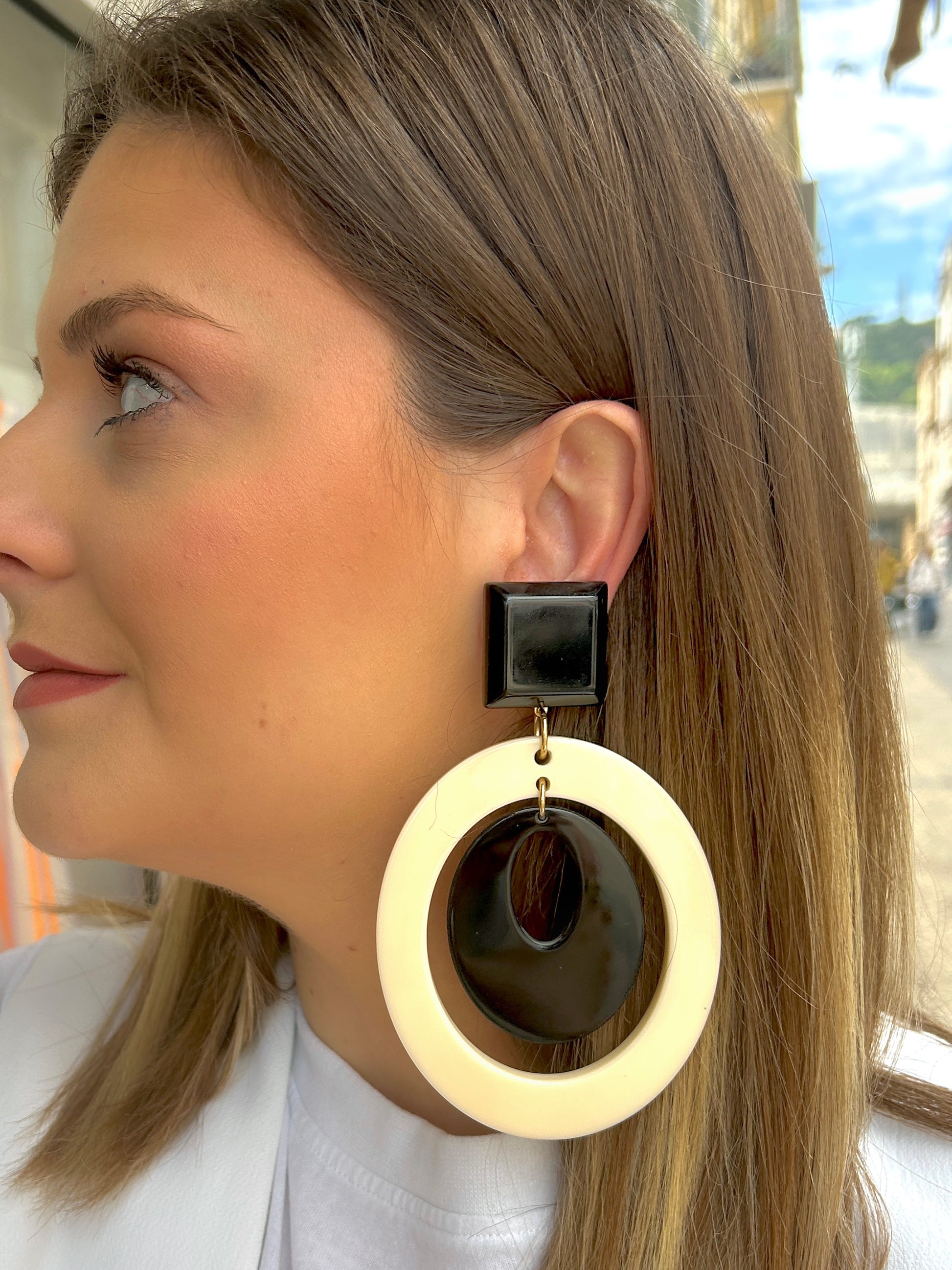 boucles-doreilles-editionlimiteeblackandivoir-francine-bramli-divinity-sete