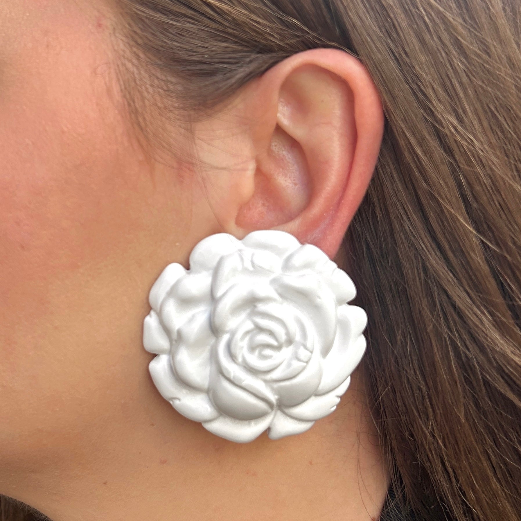 boucles-doreilles-flower-blanche-francine-bramli-divinity-sete