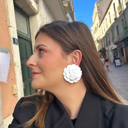 boucles-doreilles-flower-blanche-francine-bramli-divinity-sete