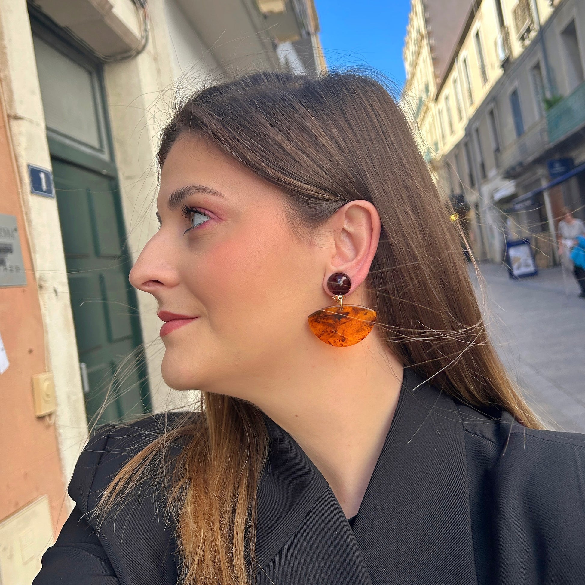 boucles-doreilles-lune-xs-ambre-francine-bramli-divinity-sete