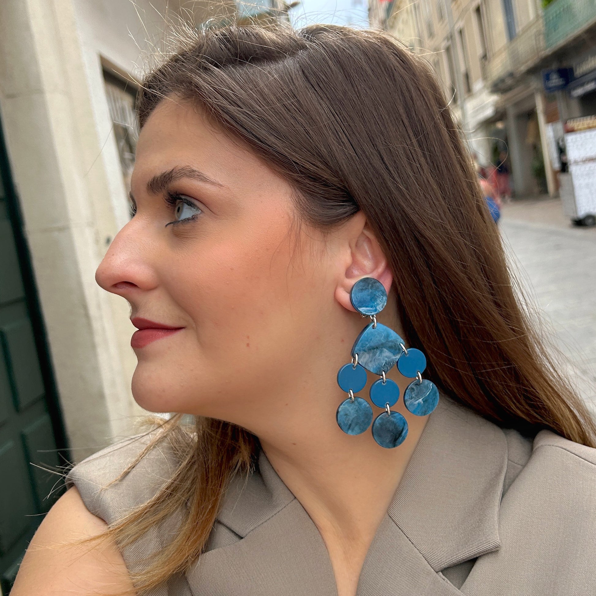 boucles-doreilles-pampille-courte-bleu-francine-bramli-divinity-sete
