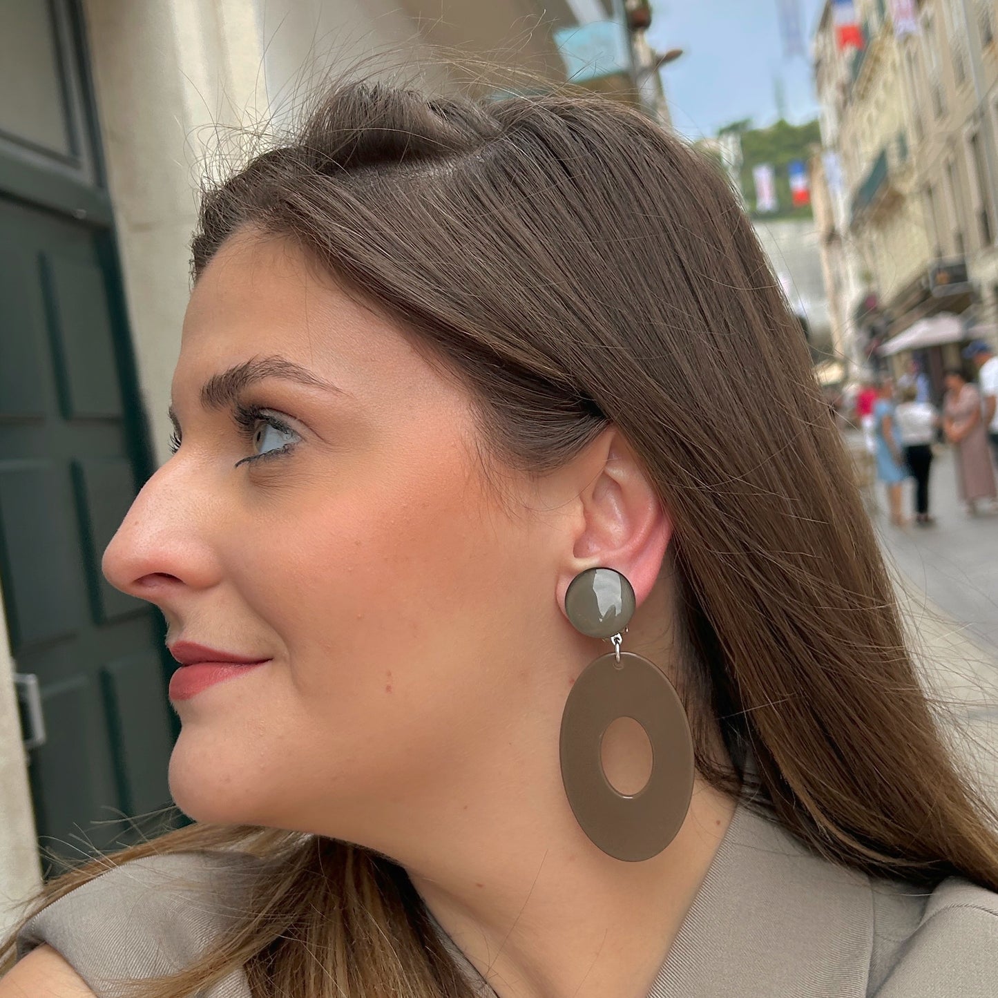 boucles-doreilles-pauline-kaki-francine-bramli-divinity-sete