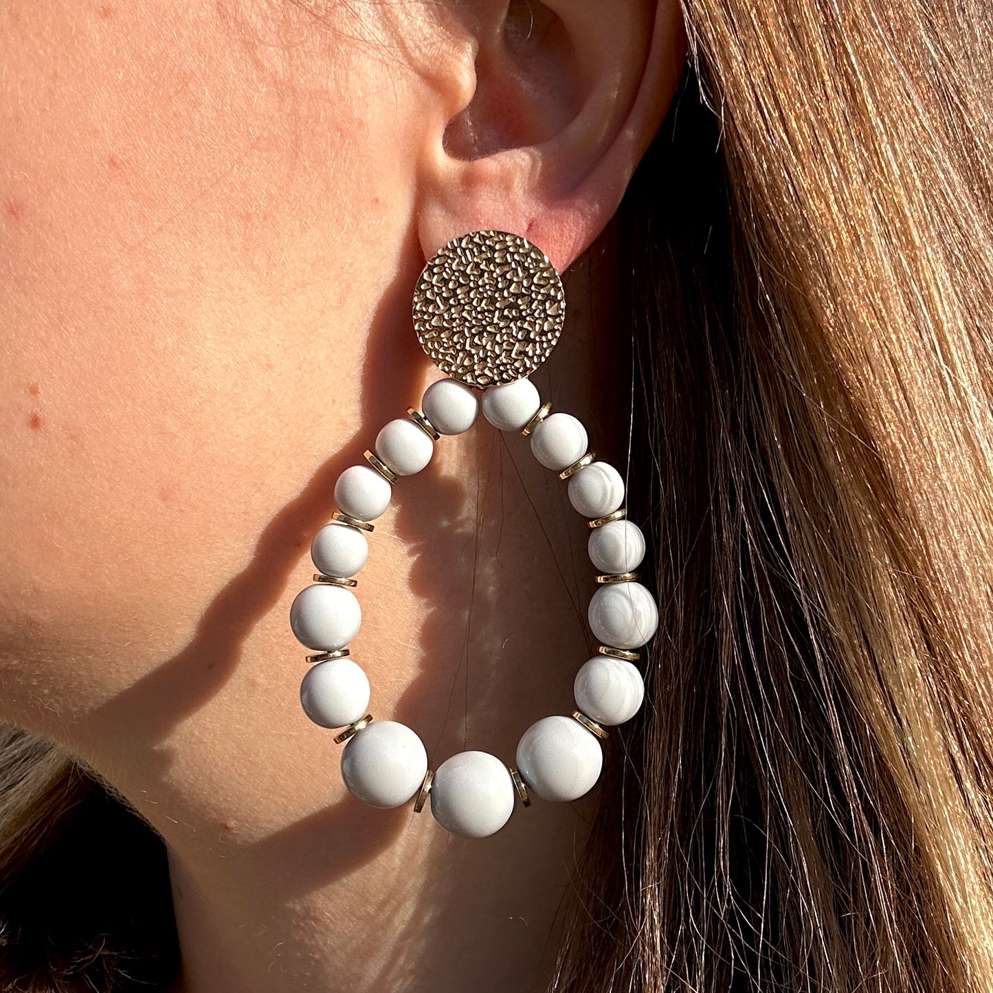 BOUCLES D'OREILLES - PERLES GRISES