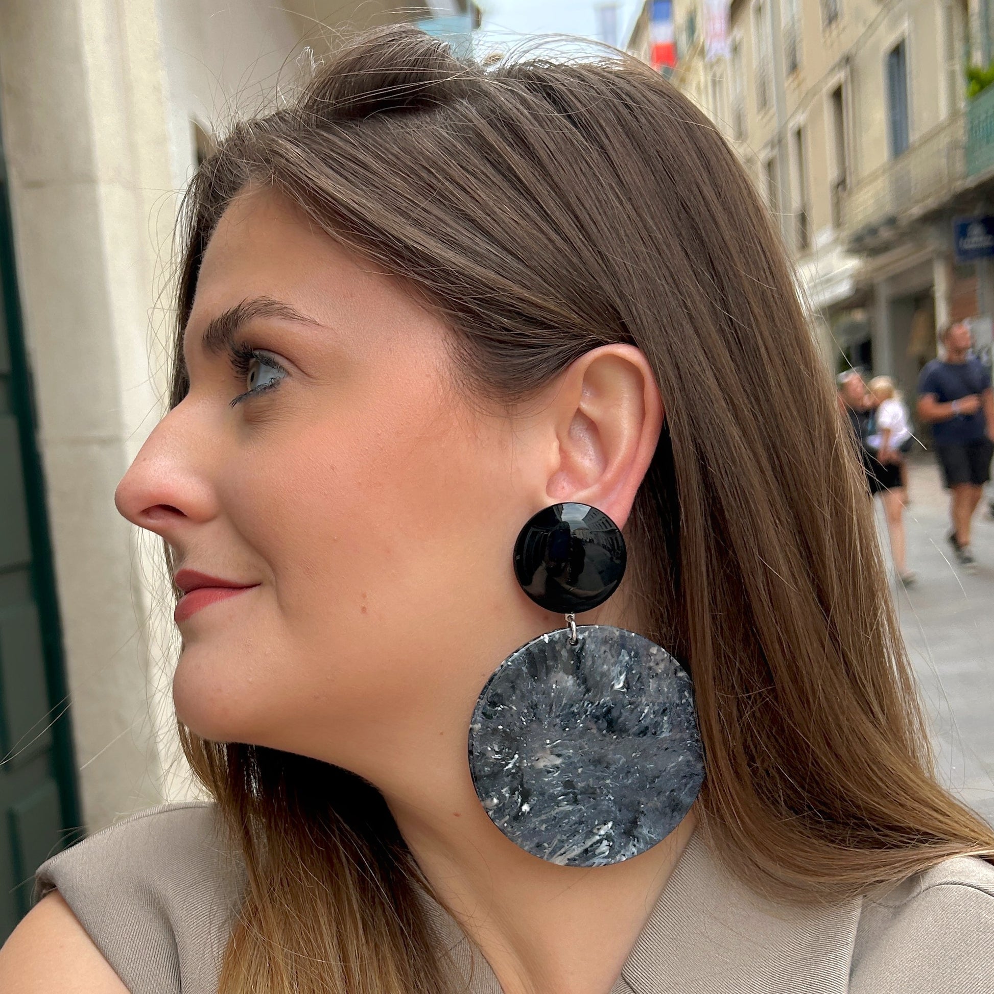 boucles-doreilles-rainbow-gris-francine-bramli-divinity-sete