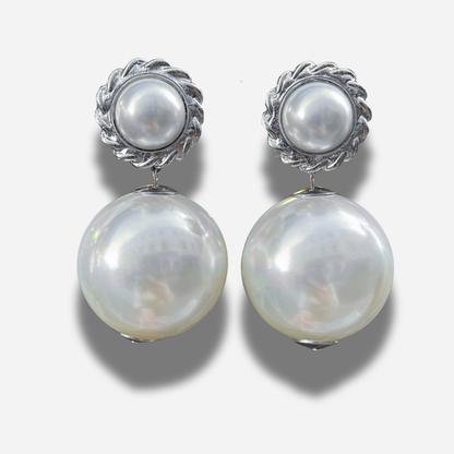 Boucles Théonie Silver XL Francine Bramli Paris avec perles nacrées XXL et cabochon argenté travaillé
