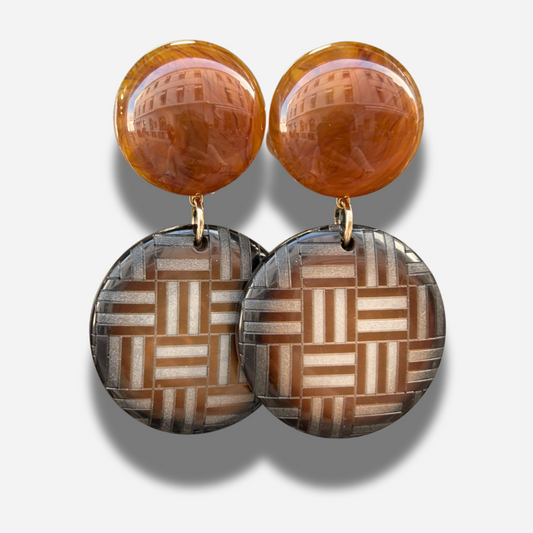 Boucles Tresse Francine Bramli Paris en résine graphique marron noir et doré chez Divinity Sète